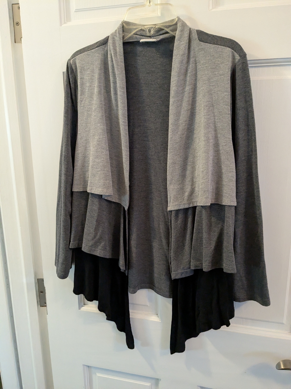 Suzy Shier Gray and Black Layered Open-Front Cardigan